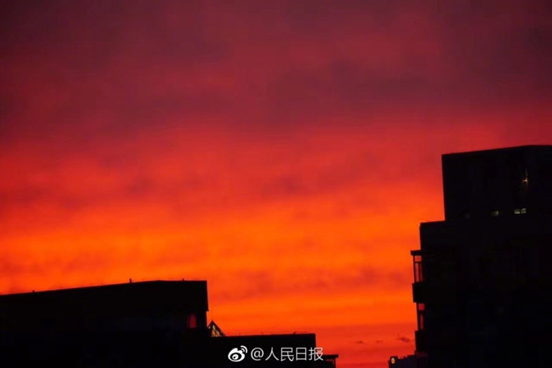 После дождя в Пекине появилась чарующая вечерняя заря