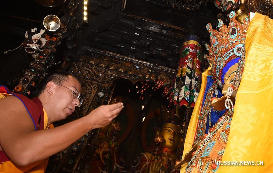 Панчен-лама 11-й совершил поездку в Лхасу