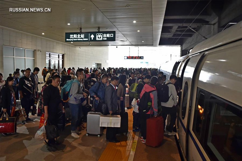 Пик пассажирских перевозок в первый день выходных по случаю Национального праздника