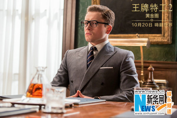 ?Kingsman: Золотое кольцо? -- Когда штаб-квартиры секретной службы ?Kingsman? уничтожены, и весь мир оказался в заложниках у неизвестных, британские суперагенты обнаруживают, что в один день вместе с их организацией была еще создана американская разведка - ?Statesman?. Теперь эти две элитные спецслужбы должны объединиться и бросить вызов общему безжалостному врагу, чтобы спасти мир, то есть заняться тем, что для Эггси становится обычным делом...