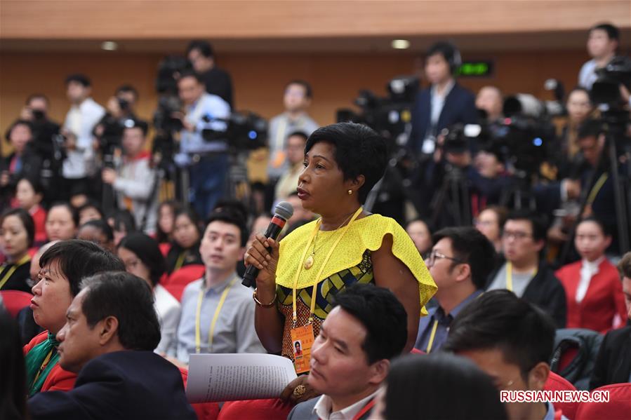 В пресс-центре 19-го съезда КПК состоялась пресс-конференция