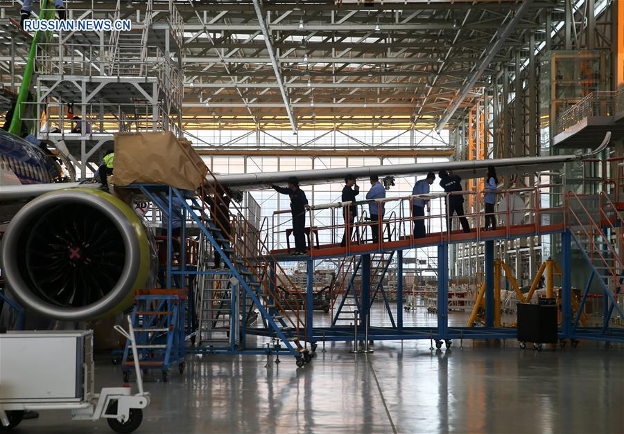 Окончена покраска корпуса нового самолета C919