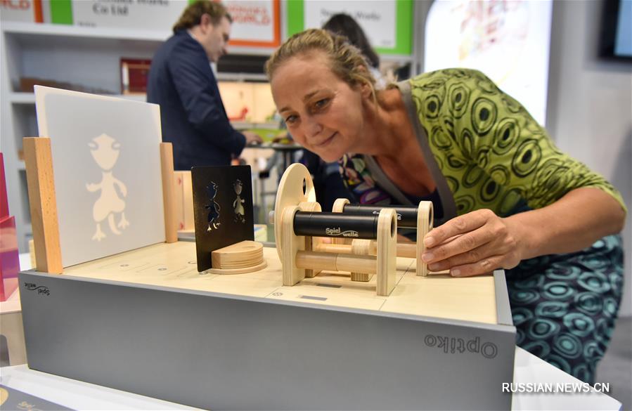 Начала работу 44-я Сянганская выставка игрушек