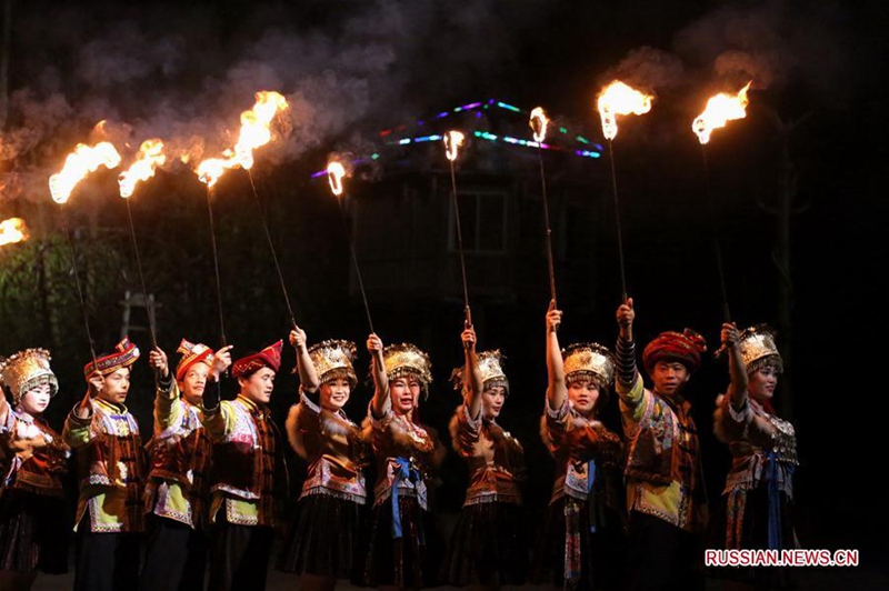 Световые и огненные шоу в честь китайского Нового года