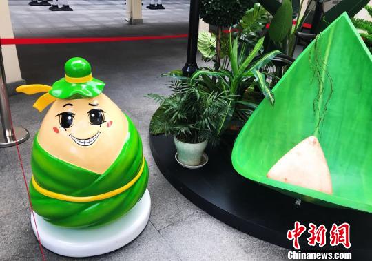 На Улице большого мира в Шанхае проводится мероприятие на тему "Дуаньу"