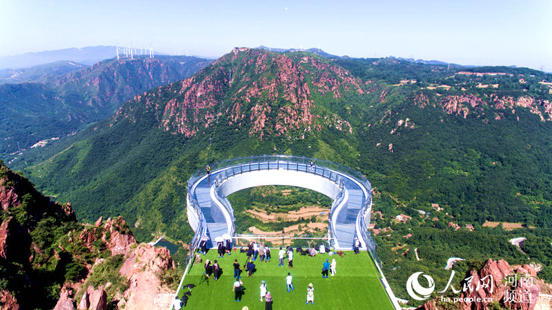 В Китае открылся стеклянный кольцевой мост на высоте 360 м