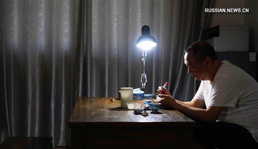 "Ремесленный дух" упорства и настойчивости фарфоровых мастеров из Цзиндэчжэня