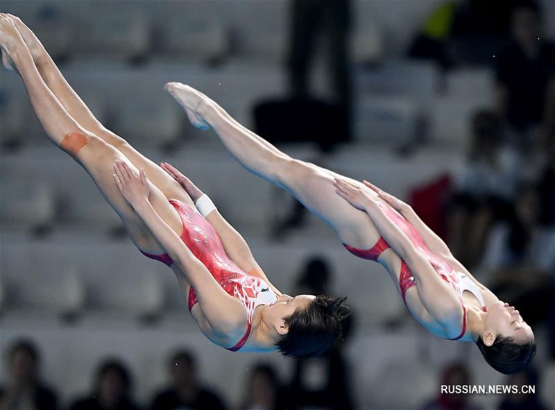 18-е Азиатские игры -- Синхронные прыжки в воду /10 м/ среди женщин: китайские спортсменки Чжан Цзяци и Чжан Миньцзе заняли первое место
