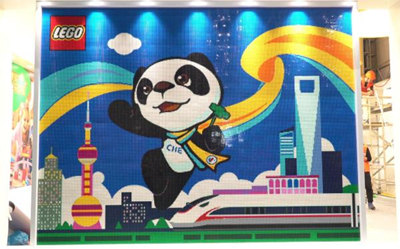 Талисман Китайской международной импортной ЭКСПО из 110 тыс. кубиков LEGO