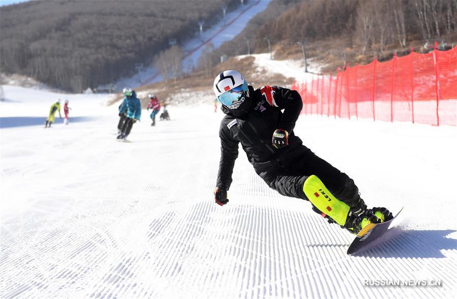 Школа зимних олимпийских видов спорта для молодежи и подростков в городе Чжанцзякоу