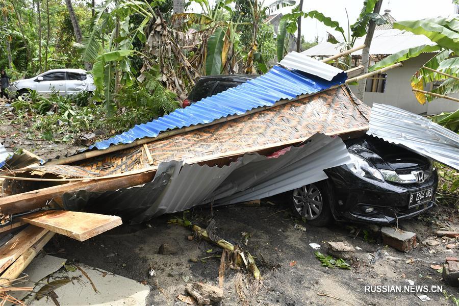 Число погибших в результате цунами в Индонезии возросло до 222 человек