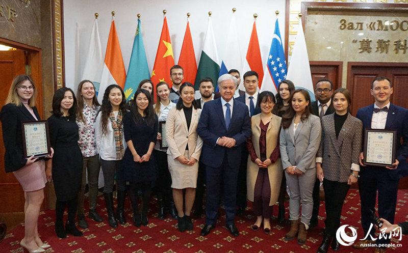 В Пекине прошла презентация новой книги Р. Алимова ?ШОС: глобальный профиль в международных отношениях?