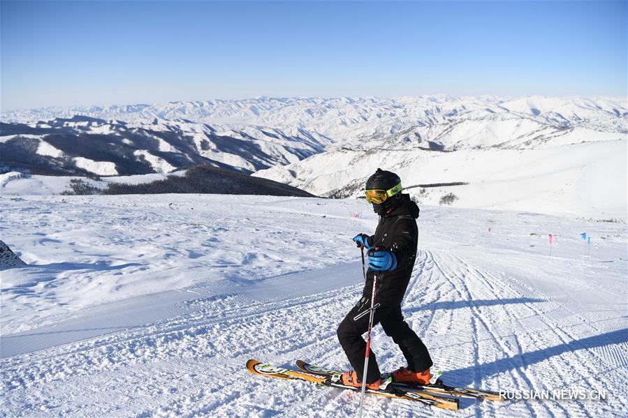 Зимний сезон на горнолыжном курорте Кектокай в Синьцзяне