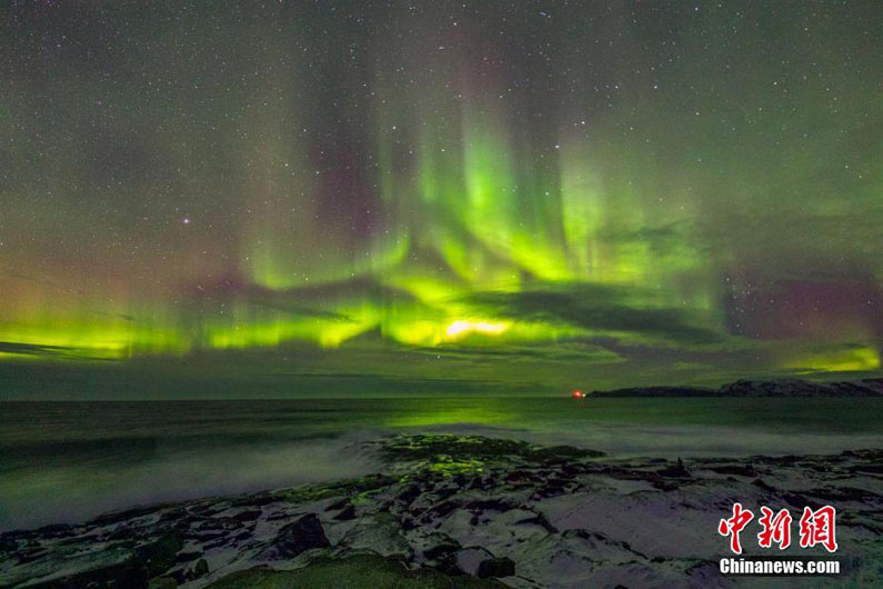 Китайский фотограф снял полярное сияние в русском селе