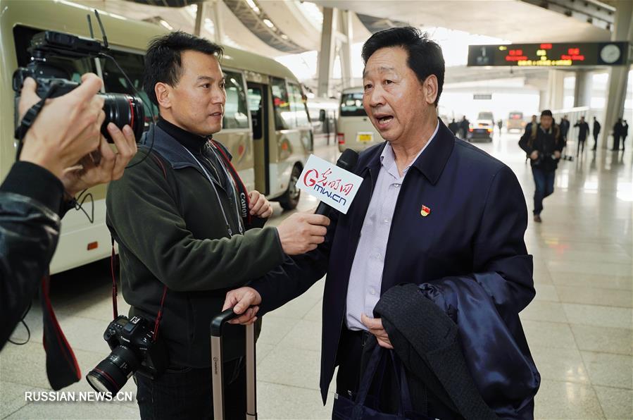 Депутаты ВСНП съезжаются в Пекин в преддверии "двух сессий"