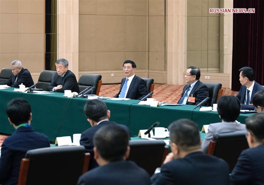 Ван Хунин встретился с членами ВК НПКСК из сферы благосостояния и обеспечения и специально приглашенными