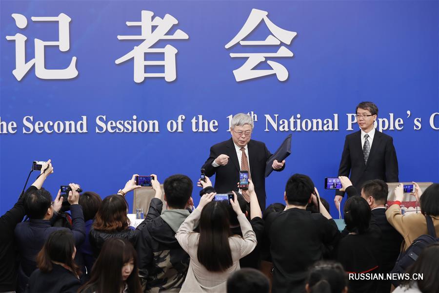 Руководитель Канцелярии Госсовета КНР по оказанию помощи бедным районам ответил на вопросы журналистов на пресс-конференции в рамках 2-й сессии ВСНП 13-го созыва