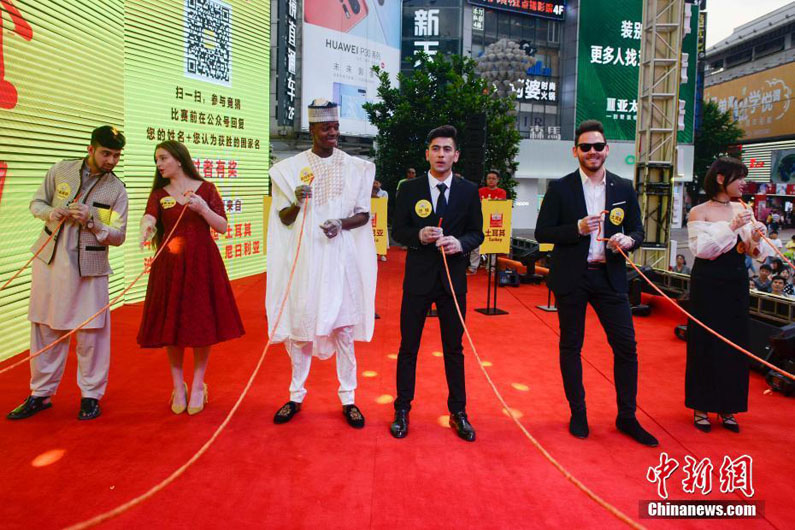 В Китае прошел конкурс по поеданию острых закусок