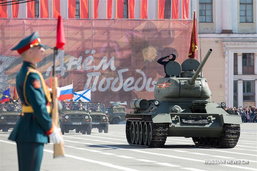 День Победы отметили в Санкт-Петербурге военным парадом и памятными мероприятиями