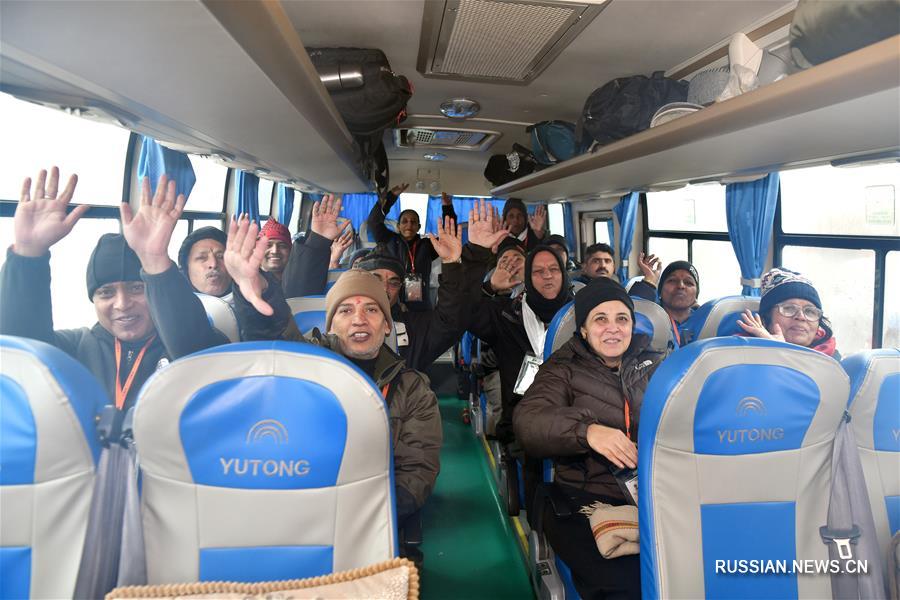 Тибетский горный перевал Нату-Ла принял первую в этом году группу паломников из Индии