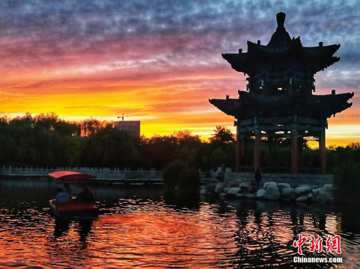 Вечерняя заря над городом Цзиньчан