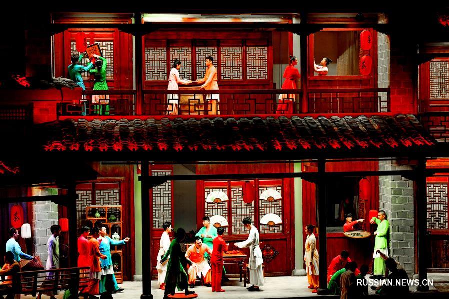 Спектакль "Impression Dahongpao" стал "визитной карточкой" туризма в горах Уишань