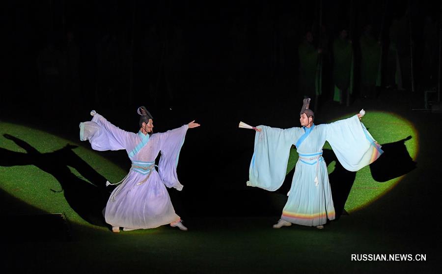 Спектакль "Impression Dahongpao" стал "визитной карточкой" туризма в горах Уишань