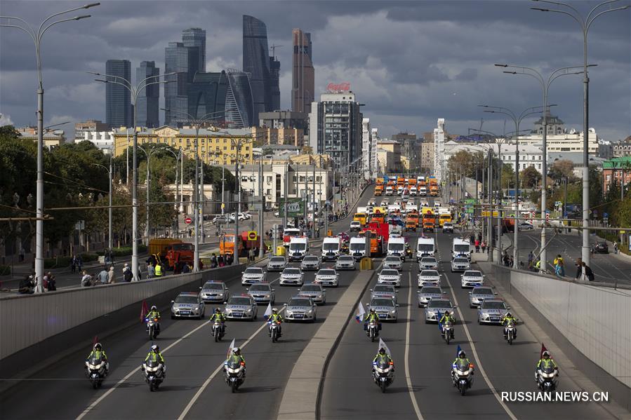 Парад коммунальной техники в Москве