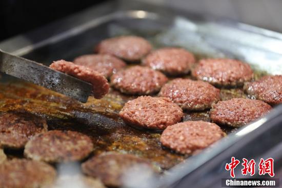 Гамбургер из искусственного мяса пользуется большой популярностью на втором Китайском международном импортном ЭКСПО 
