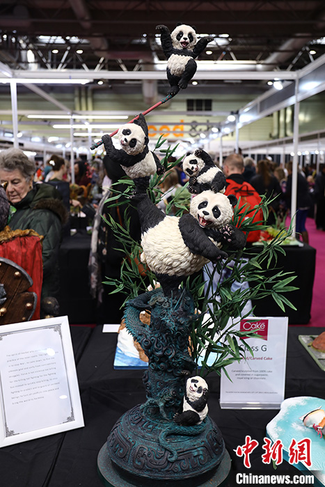 Китайские кондитеры приготовили торты в виде героев известной легенды