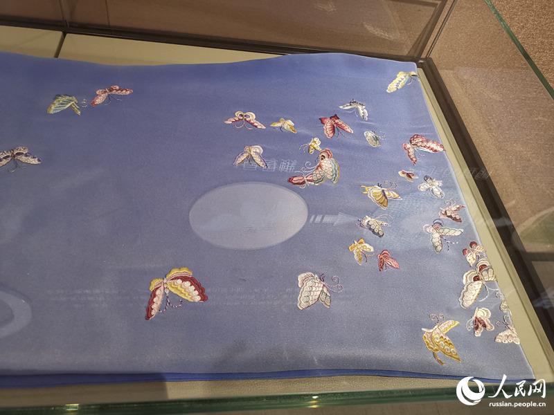 Участники краткосрочного семинара по программе Информационной сети ?Один пояс, один путь? посетили Музей культуры шелкопряда и шелка Тайхусюэ