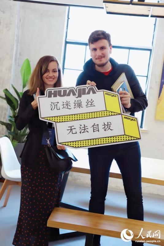 Участники краткосрочного семинара по программе Информационной сети ?Один пояс, один путь? посетили Музей культуры шелкопряда и шелка Тайхусюэ