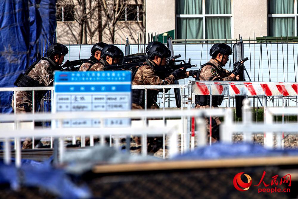 Войска специального назначения Тибетского военного округа проводят контртеррористические учения в высокогорных районах