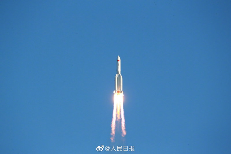 Китайская ракета-носитель "Чанчжэн-5Б" совершила первый полет