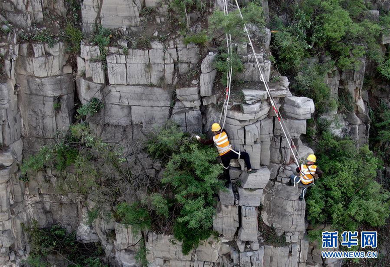 ?Защитники безопасности? эксплуатации железной дороги в горах Тайханшань
