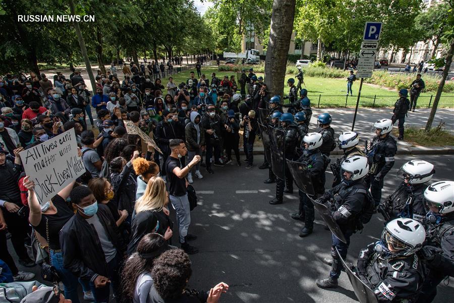 Жители Франции выразили протест против расовой дискриминации
