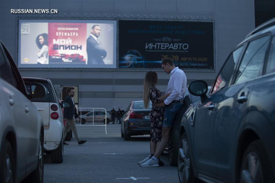 В Москве открылся автокинотеатр