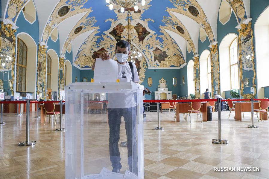 В России проходит всенародное голосование по поправкам к Конституции
