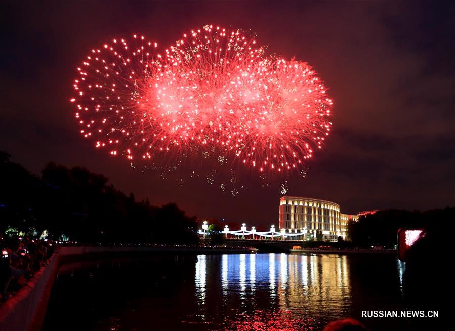 Праздничный салют по случаю Дня независимости Беларуси