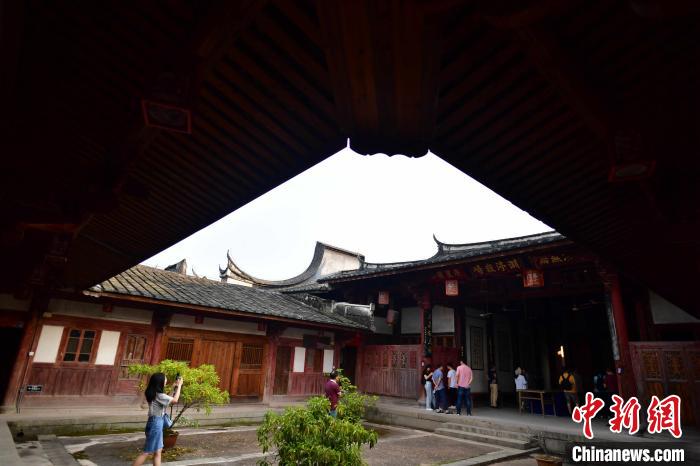 Древнее жилище в китайском уезде Миньцин провинции Фуцзянь