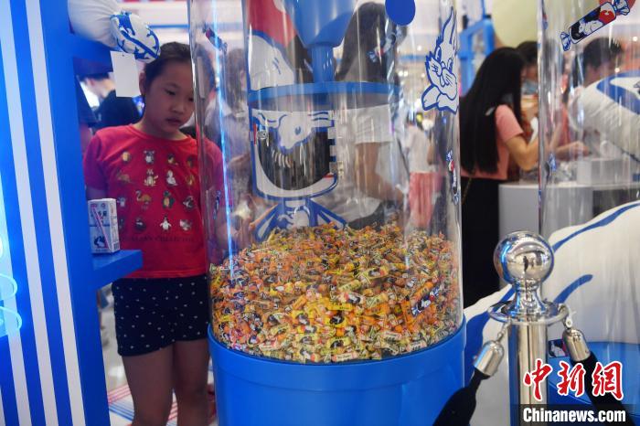 В китайском городе Чэнду открылась тематическая выставка прохладительных напитков бренда ?WhiteRabbit?