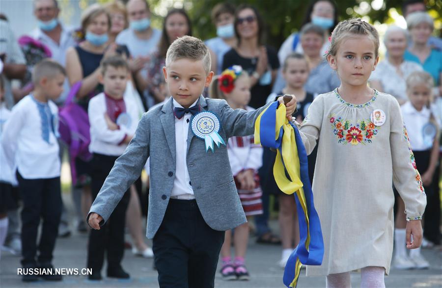 В Украине в школу пошли 428 тыс первоклассников