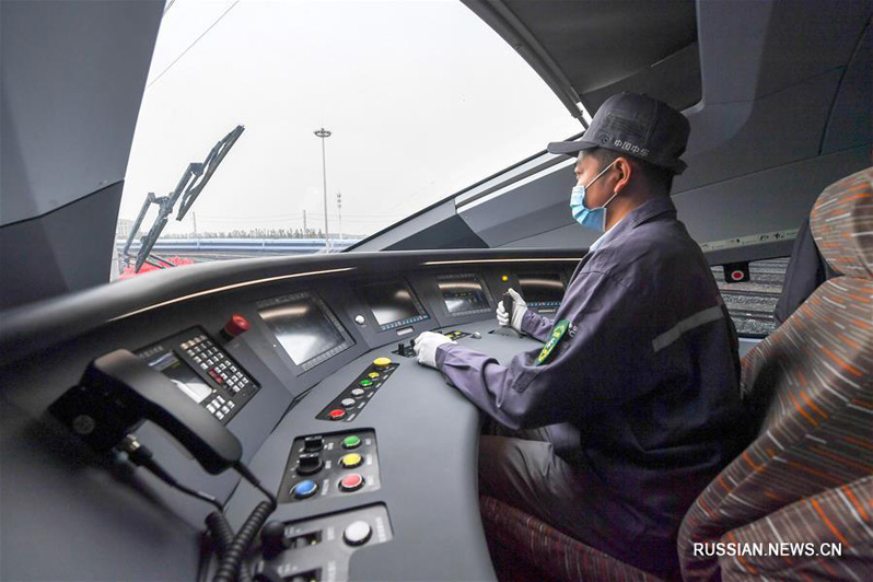 В Китае с производственной линии сошел сверхскоростной поезд с системой изменения ширины колеи