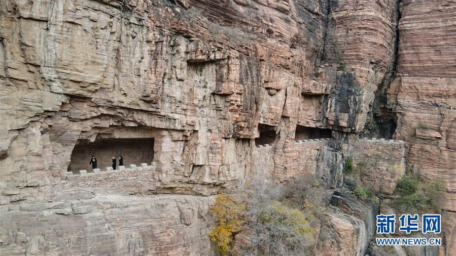 “Наскальная дорога” на круче горы Тайханшань в провинции Хэбэй 