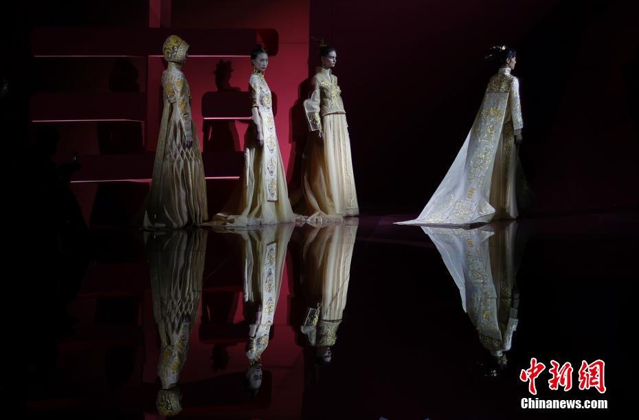 Китайская международная неделя моды -- Презентация коллекции от дизайнера Су Цзюаньцзюань