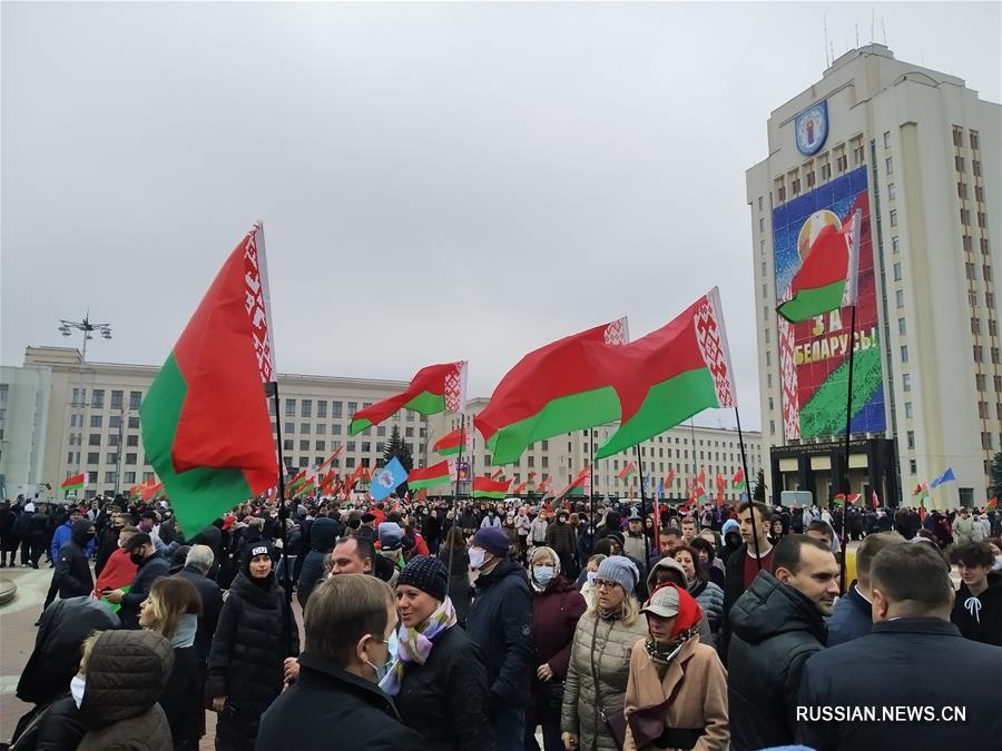 Возложение цветов к памятнику Ленину в Минске