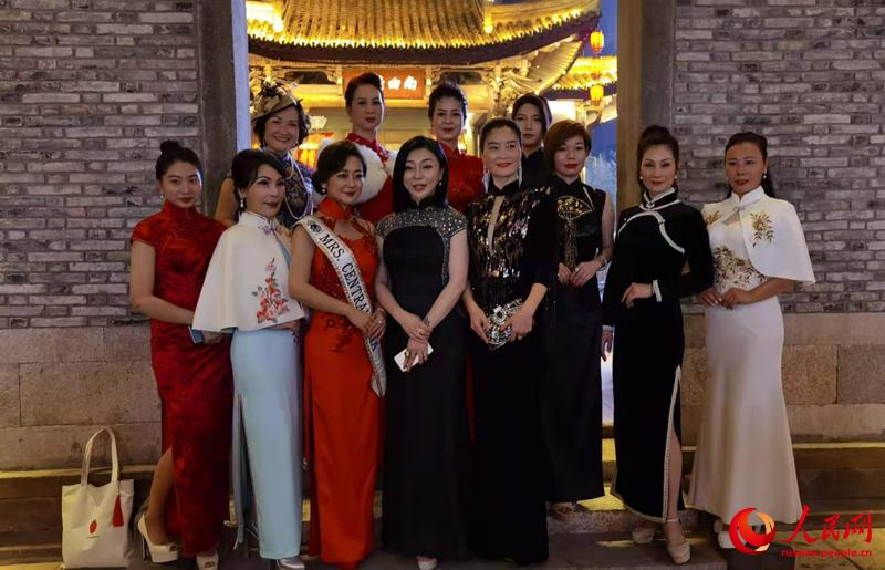 Китайские и зарубежные интернет-знаменитости посетили исторические улицы Вэньчжоу