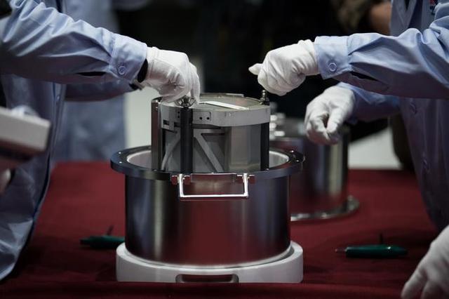 Китайский зонд "Чанъэ-5" собрал 1731 г лунных образцов