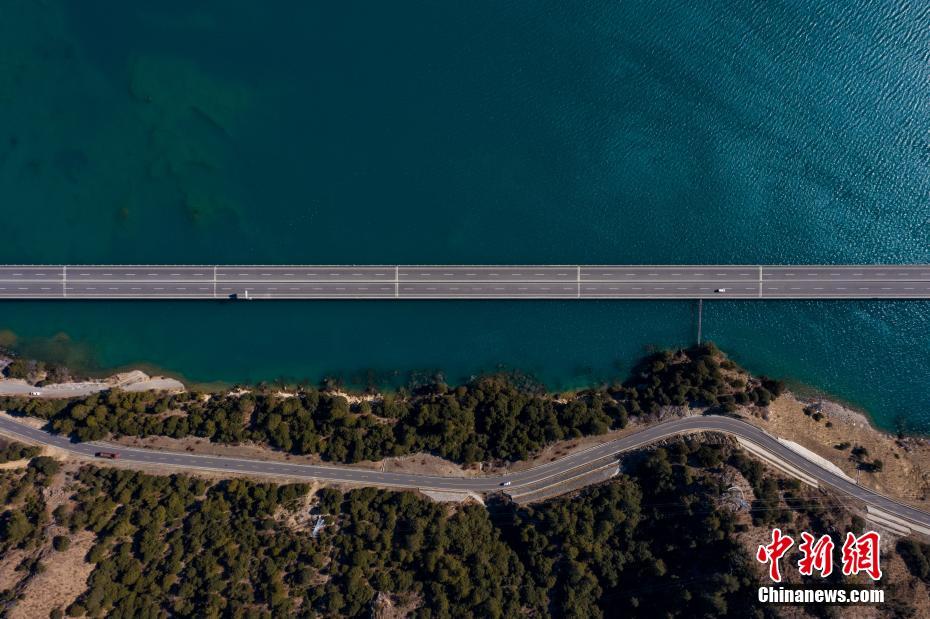 ?Самая красивая магистраль на воде? в Тибете