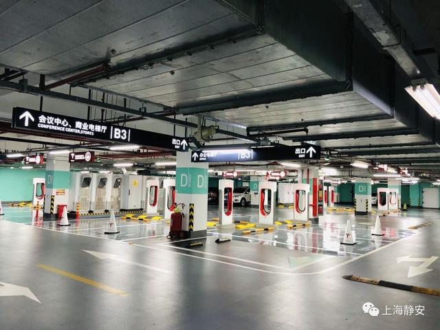 Самая большая в мире зарядная станция для автомобилей TESLA открылась в Шанхае